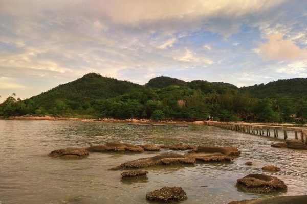 Destinasi Wisata Singkawang dengan Pemandangan Luar Biasa Pantai Batu Burung