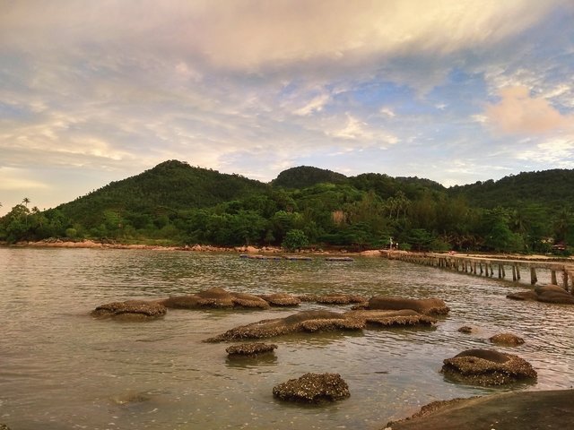 Destinasi Wisata Singkawang dengan Pemandangan Luar Biasa Pantai Batu Burung