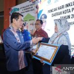 Wakil Bupati Singkawang Hadiri Program Literasi Keuangan, Masyarakat Menabung Perkuat Ekonomi Daerah